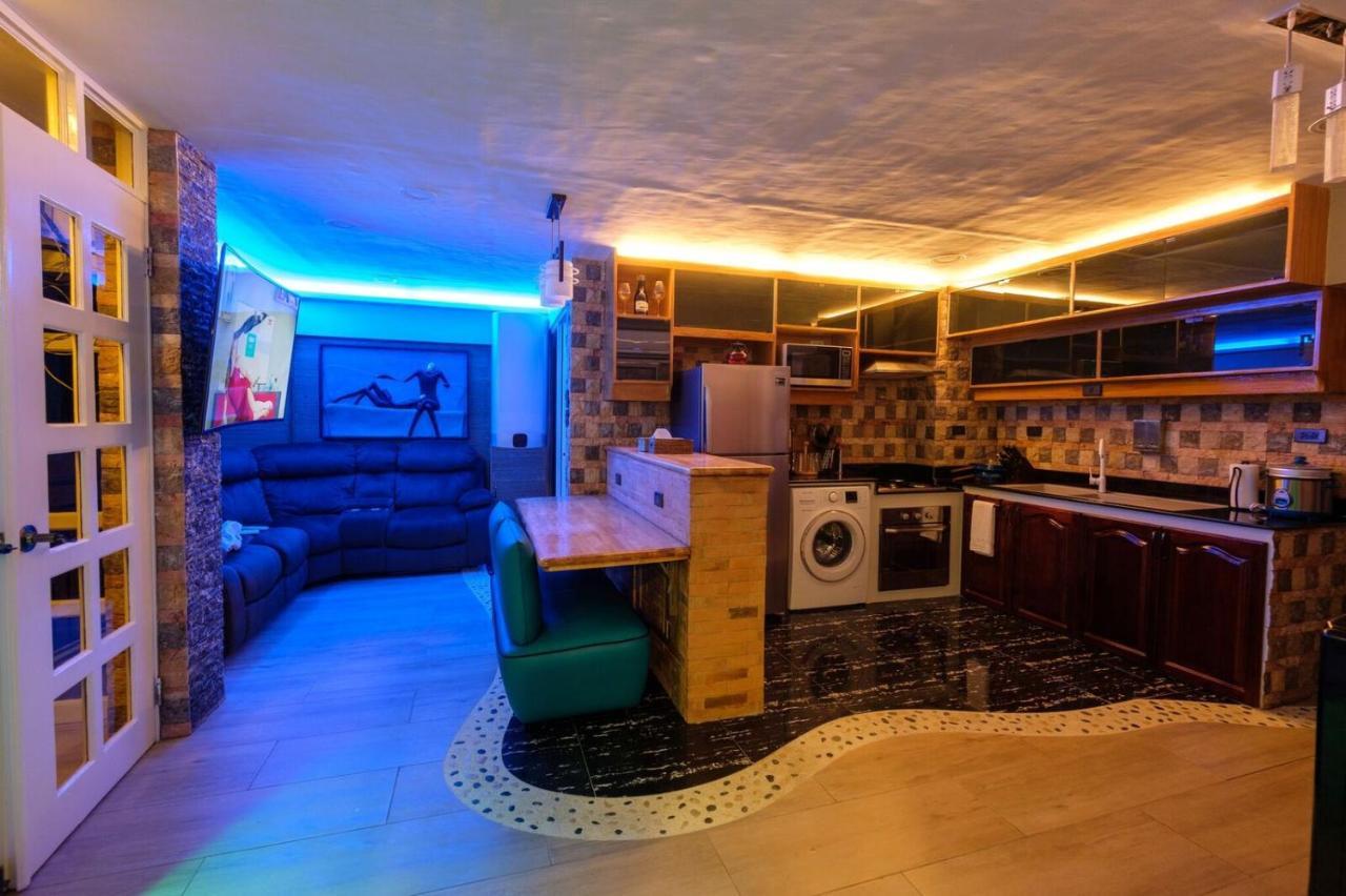 Clockworkorange Luxury Suites With Netflix Mactan Exterior photo