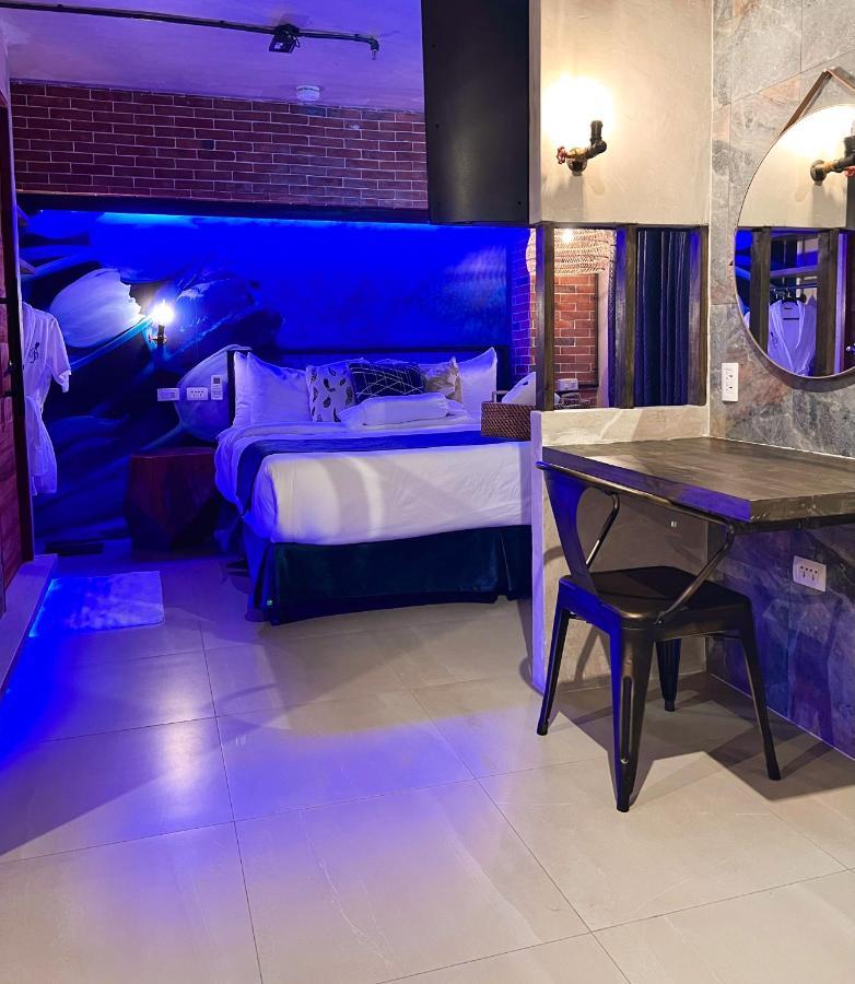 Clockworkorange Luxury Suites With Netflix Mactan Exterior photo