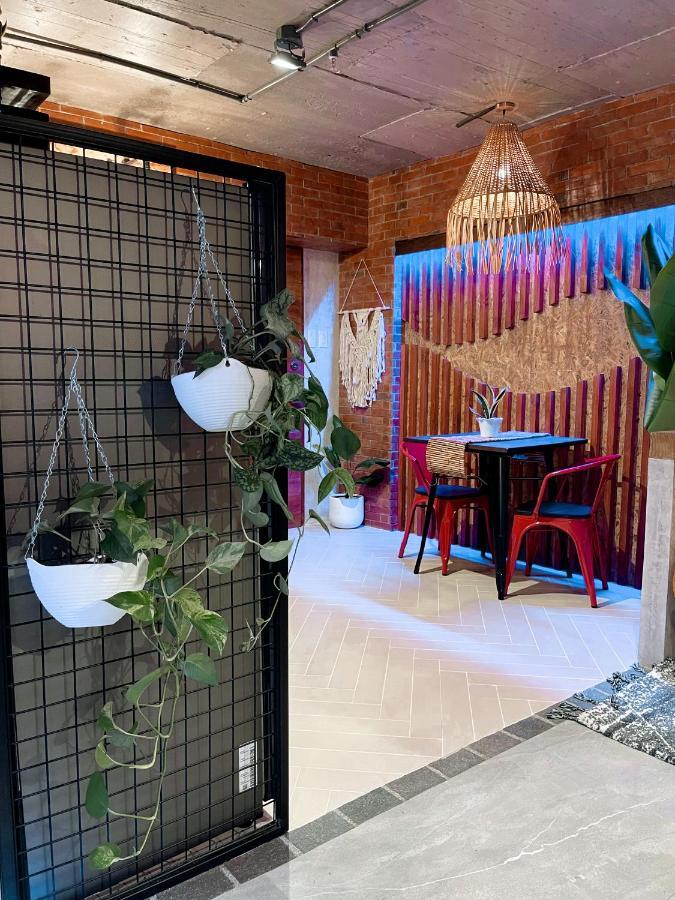 Clockworkorange Luxury Suites With Netflix Mactan Exterior photo