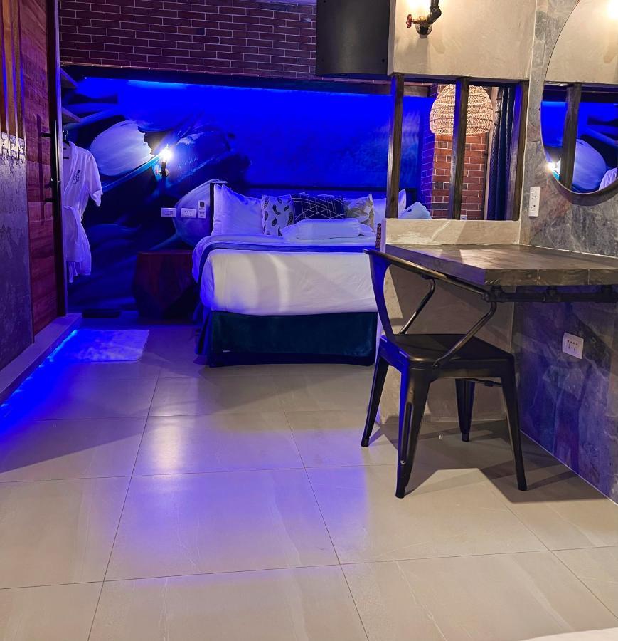 Clockworkorange Luxury Suites With Netflix Mactan Exterior photo